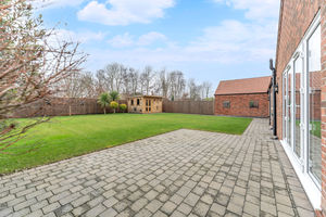 Photo 25- click for photo gallery